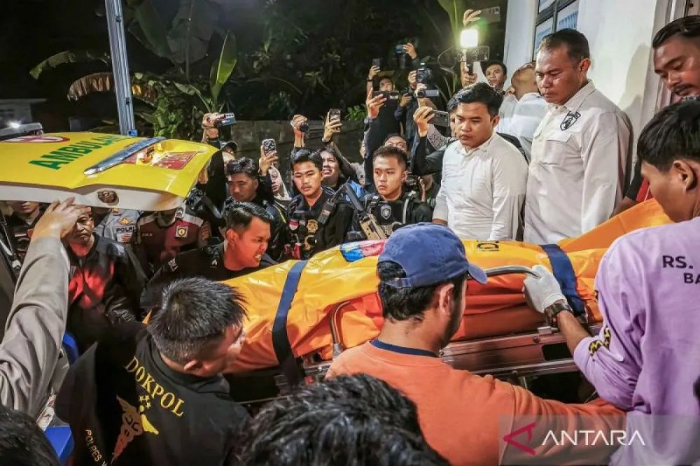 Kasus Penembakan 3 Polisi di Lampung, Indeks Harga Saham Gabungan (IHSG) Anjlok, Indonesia Pulangkan 400 WNI Korban Perdagangan Manusia, Poppi : Minuman Bersoda Prebiotik 