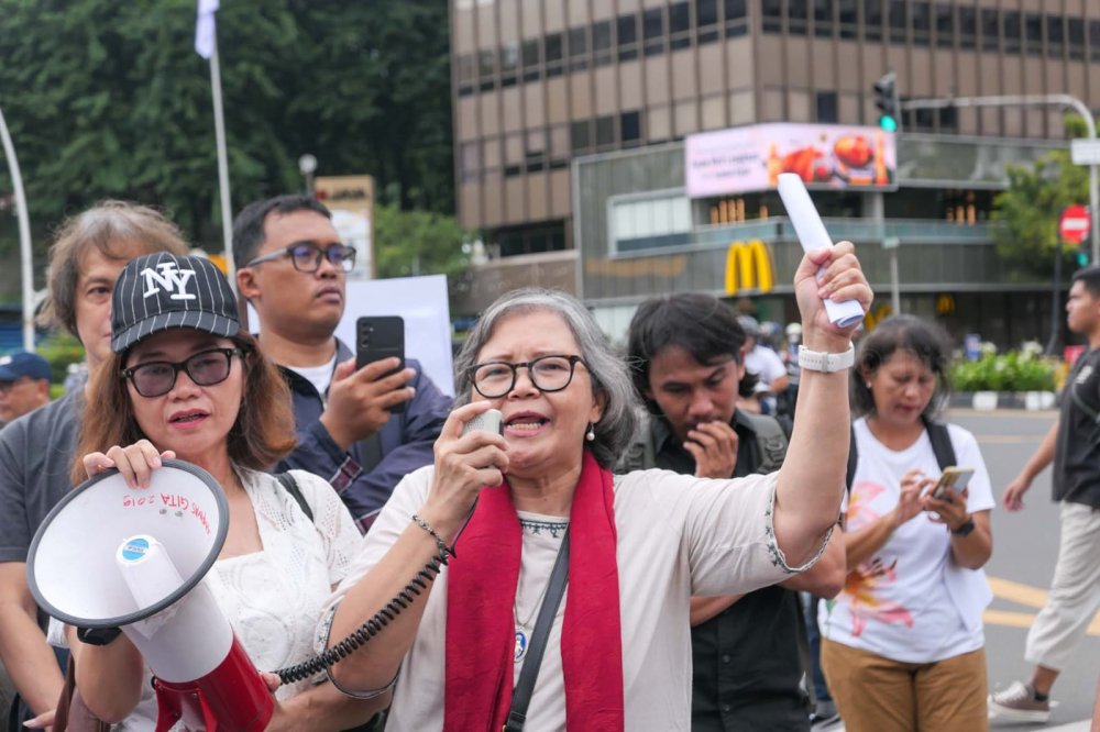 Suara Ibu Indonesia Ikut Aksi Tolak UU TNI