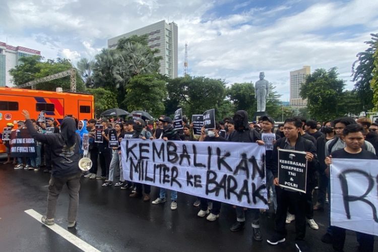Fenomena Tentara Masuk Kampus