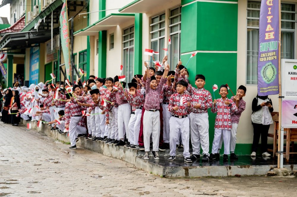 Pro-Kontra Proyek Penulisan Ulang Sejarah Indonesia, Dugaan Budi Arie Terima 50% Upeti Situs Judol Kominfo, Drama Ijazah Palsu Jokowi, Ramalan Dalam Manga